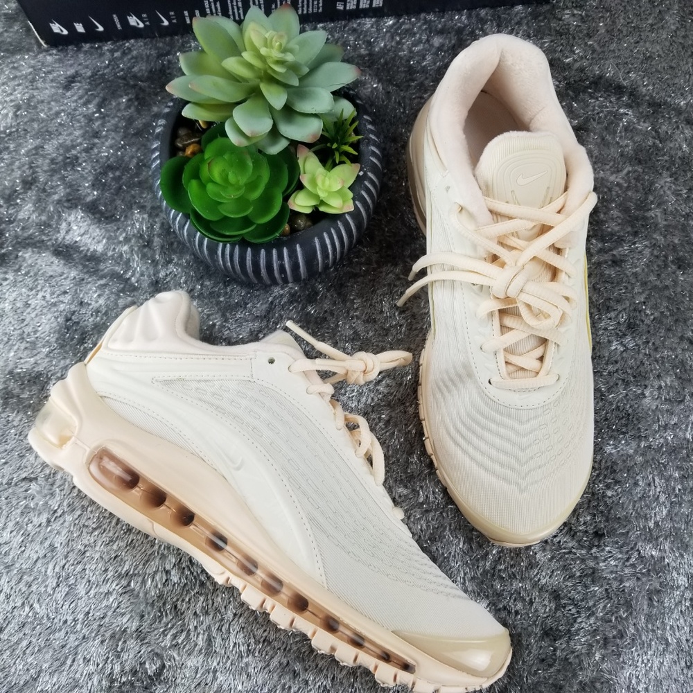 Nike Air Max Deluxe Sneakers - Picture 2 of 8